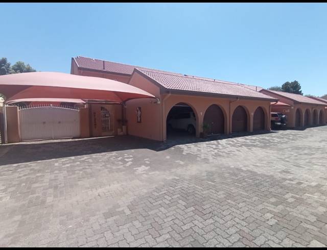 3 BEDROOM TOWNHOUSE FOR SALE IN THREE RIVERS PROPER